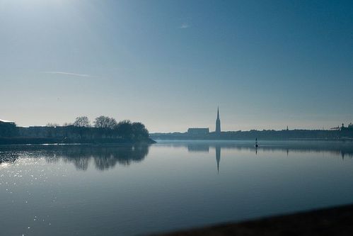 800px-Bordeaux_port_de_la_lune_01.jpg