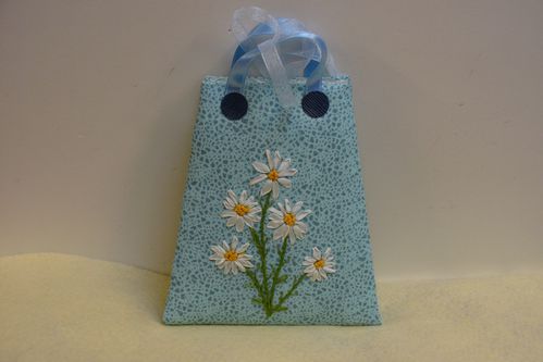 broderie au ruban necessaire à couture