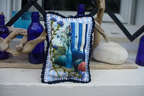 coussin lavande broderie au ruban bord crochet