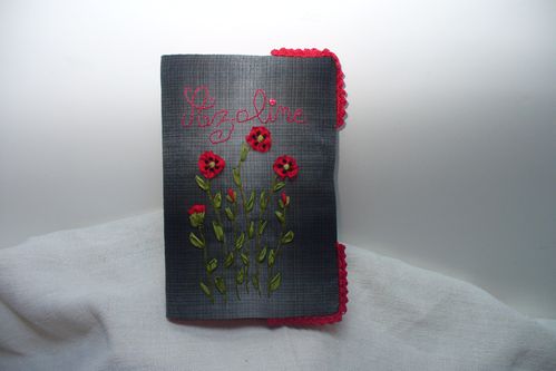 protège carnet brodé
