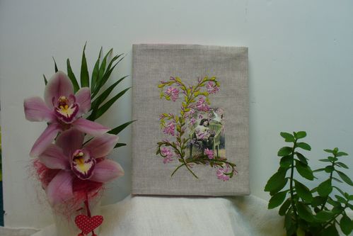 protège cahier brodé