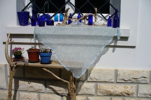 châle au crochet avec bord dentelle bleu