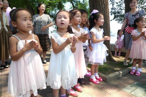 South-Korean-kids-on-the-street-e1375462515466.jpg