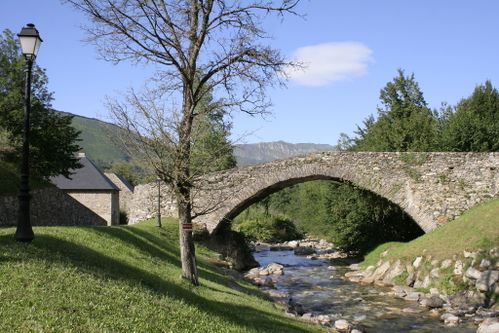 Pont de Pierre à Arrens-Marsous