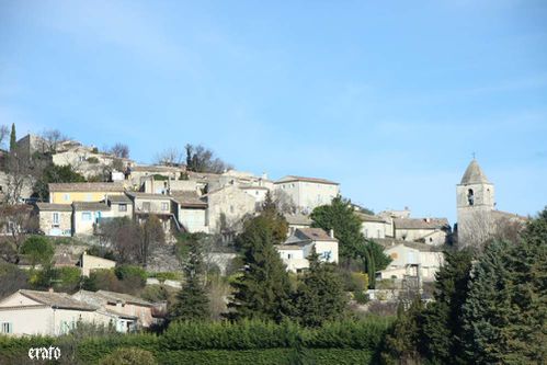 Grignan-le-village-provencal-janvier-2011-001.JPG