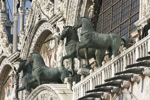 800px-Venice - St. Marc's Basilica 10