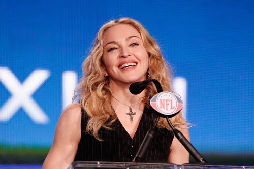 20120202-pictures-madonna-super-bowl-press-conference-hq-48