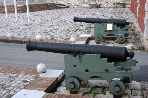 662e1a Corfou, ancienne forteresse, canon français