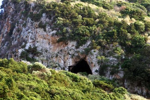 713c2 Pylos, grotte de Nestor