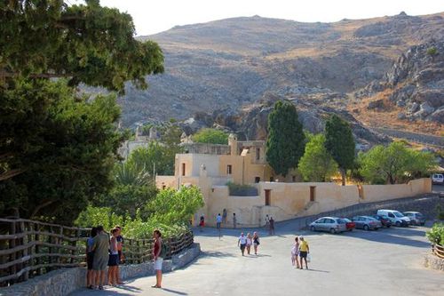 730d1 Arrivée sur le monastère de Piso Preveli