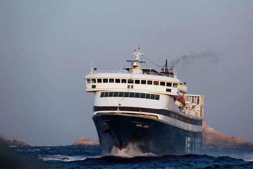 758a1 le ferry Aqua Jewel (Nel Lines) entre Folegandros et