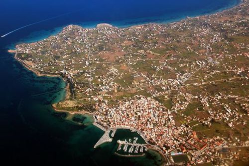 794i1 L'île d'Egine (golfe Saronique) vue d'avion