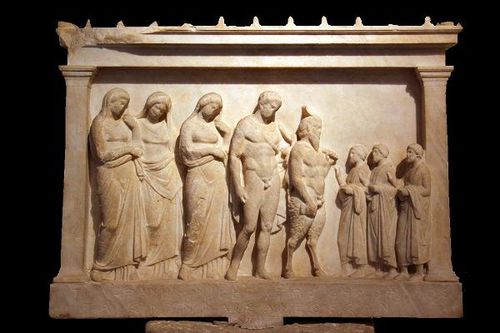 803j3 Relief votif aux Nymphes, avec le dieu Pan