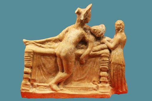821h7 Aphrodite pleure la mort d'Adonis (2e s. avant JC)