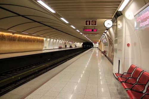 895f1 station de métro Akropolis