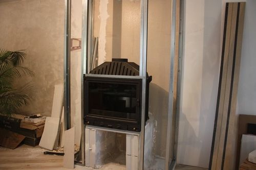 Pose du foyer fermé avec recuperateur de chaleur. le blog de ... Cheminée Parement décor