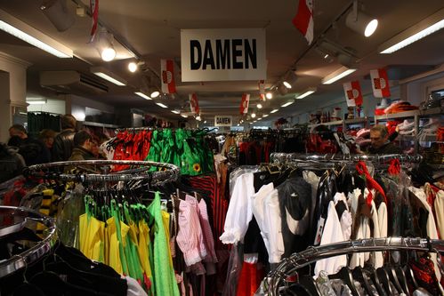 Un magasin de déguisements sur Gürzenichstrasse Carnaval-de-Cologne-0564.jpg