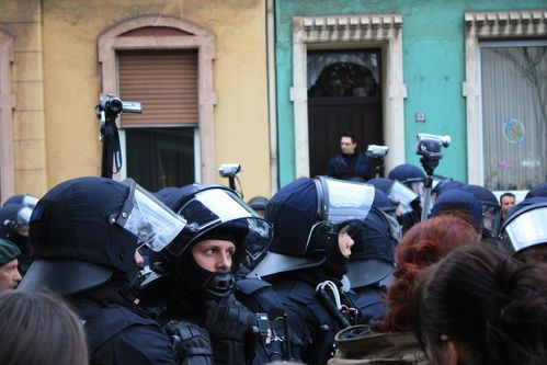 La police recours de plus en plus à la vidéo Manif-a-Duisbourg--28-mars- 1315