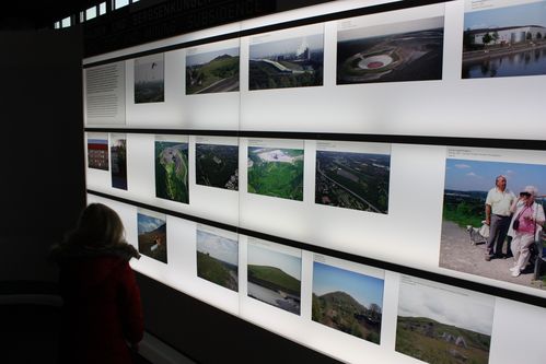 L'un des panneaux de l'étage Gegenwart Ruhr-2010-1006.jpg