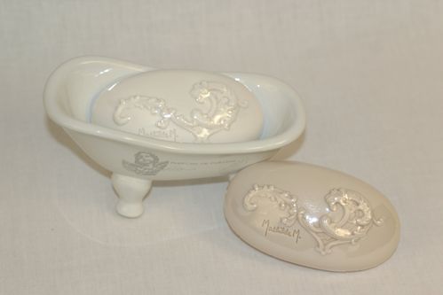 Baignoire avec 2 savons