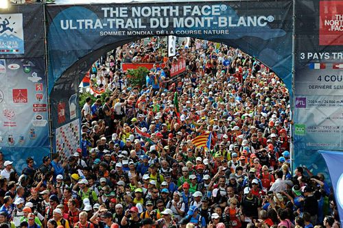 The North Face®Ultra-Trail du Mont-Blanc® 2013 (11^ ed.). Finito il CCC, mentre è ancora in corso l'UTMB. che è stata vinta da Xavier Thevenard e dalla statunitense Rory Bosio