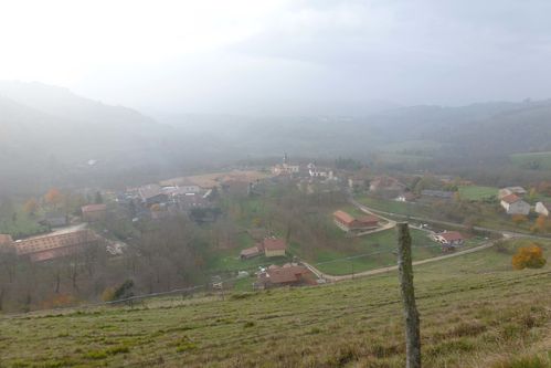 P1020833 (vue sur Quincieu avant le col Lachard) revue