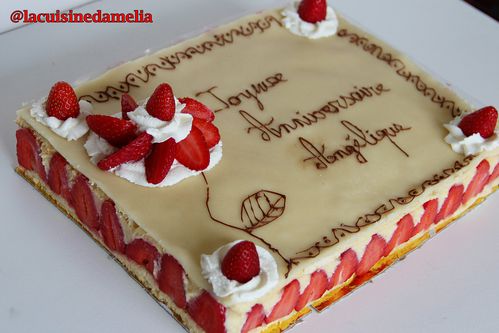 gateau d anniversaire fraise - Gâteau d'anniversaire layer cake fraises et vanille par 