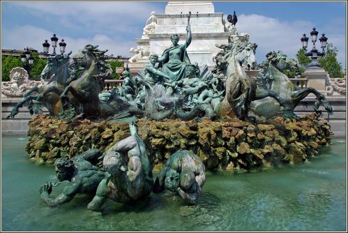 statue-bordeaux-france-1367274441-1316803