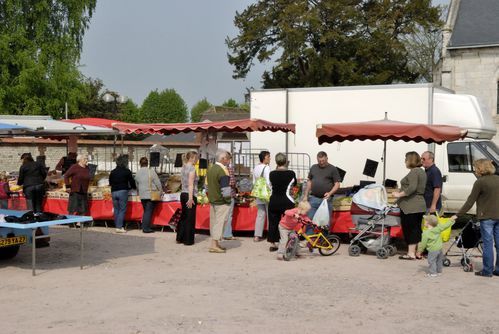 Anneville-Marche-et-marchand-de-poissons-B.jpg