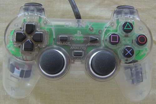 Sony---Playstation---Manette-transparente-.JPG