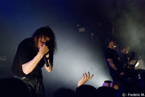 mass-hysteria-03