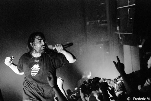 mass-hysteria-04