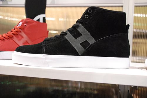 HUF-Spring-Summer-2010-Footwear-A-Closer-Look-16.jpg