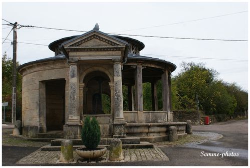 Confracourt lavoir fontaine