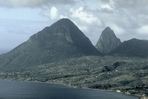 St-Lucie---Gros-et-petit-pitons---Qualibou-cald.---L.Sieber.jpg