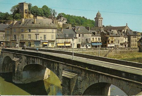 Cartes postales Montignac en Dordogne sur les rives de la v