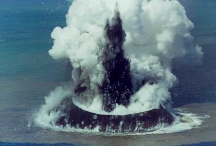 1973.09-eruption-du-Nishinoshima.jpg