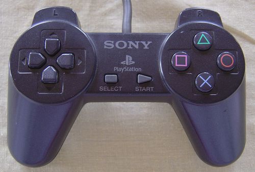 Sony---Playstation---Manette-1-noire-.JPG