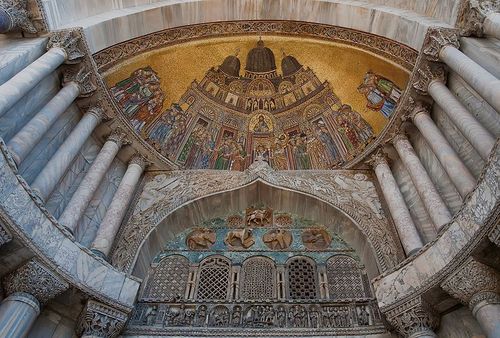 800px-San Alipio facade door of Saint Mark's Basilica of Ve