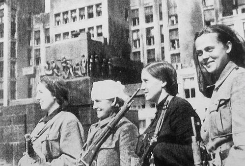 femmes-partisans-liberation-minsk-copie-1.jpg