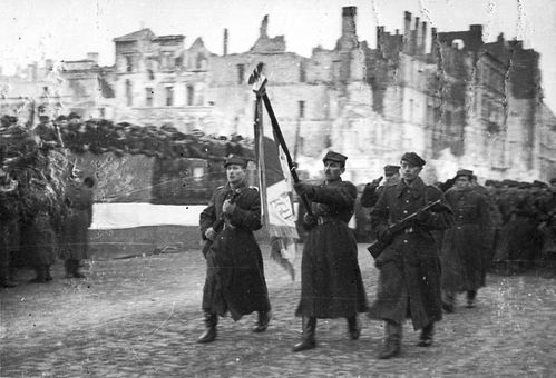 800px-Polish Army Parade waf-2012-1502-29 (1945)