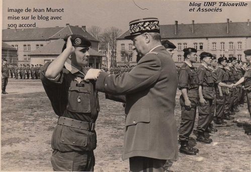 1967-13°RDP Dieuze-Jean Munot décoré de la Médaille Mil