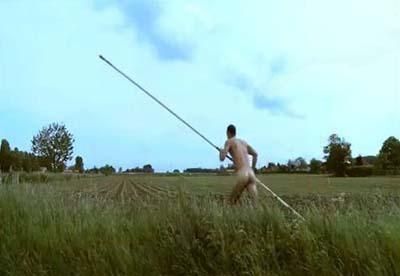 saut à la perche à poil romain-mesnil-video-poil-nu-plusieurs-L-1.jpg