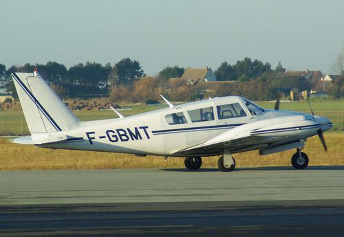 piper PA30 twin comanche F GBMT