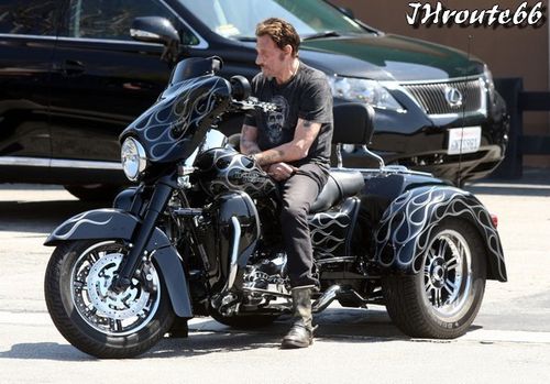 Johnny-Hallyday-Takes-Wife-Laeticia-On-A-Motorcycl-copie-11.jpg