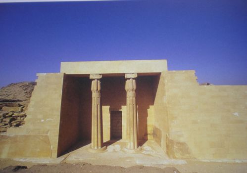 Anastylose du mastaba de Ptahshepses, à Abousir (Photo : Kamil Vodera) Ptahshepses---Entree-du-mastaba.jpg