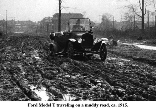 T-IN-MUDDY-ROAD-1915.JPG