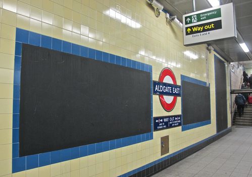 Londres métro affiche vide noire 5