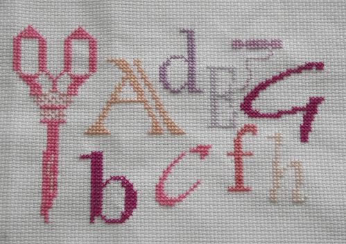 alphabet-en-rose-et-mauve-1.JPG