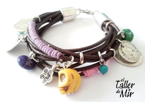 cuero marras, turquerón ( 9 tiras) piezas de metal, piedras, turquesitas y calavera amarilla 15,50€